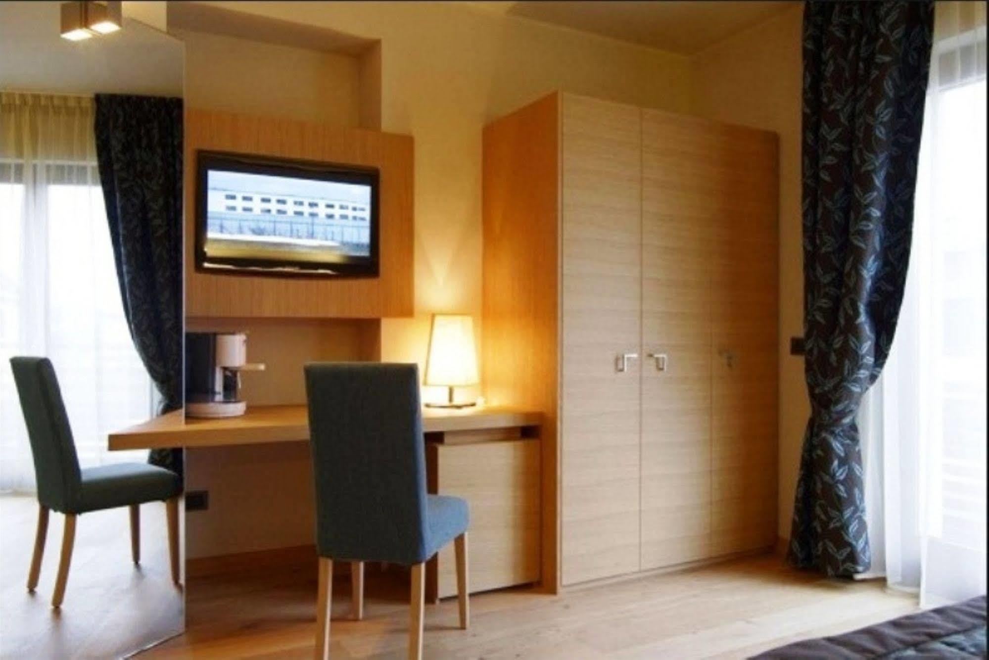 Hotel Natura كاستل دي سانجرو المظهر الخارجي الصورة
